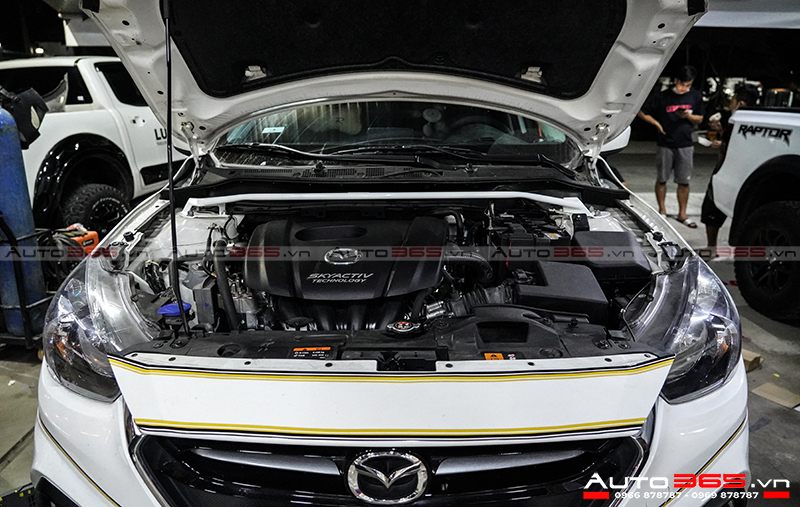 Mazda 2 lắp thanh giằng ULTRA RACING chính hãng tại Auto365